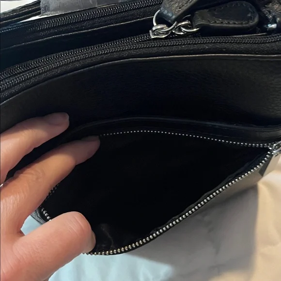 Giani Bernini Leather Crossbody Bag - Picture 8 of 12